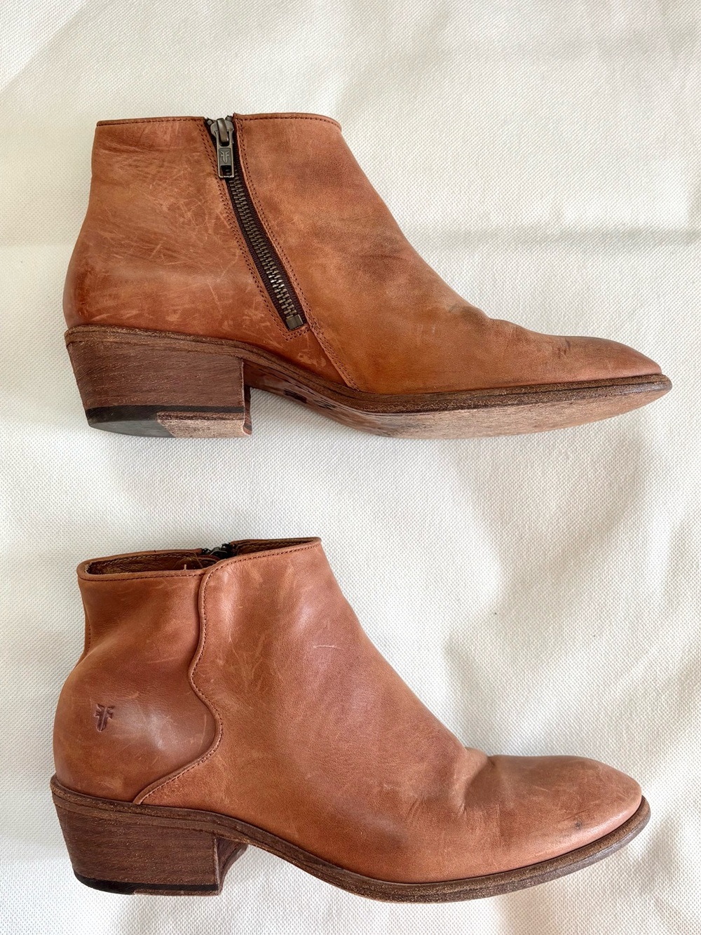 Frye Carson Piping Bootie size 10 - Picture 3 of 8